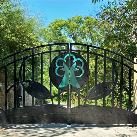 億和鍛造不銹鋼對開大門工程，戶外住宅客製化大門完工實例