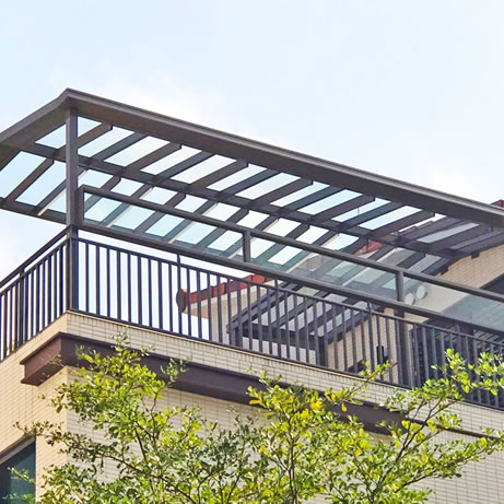 住宅頂樓不銹鋼採光罩工程，玻璃屋遮雨與採光設計完工案例